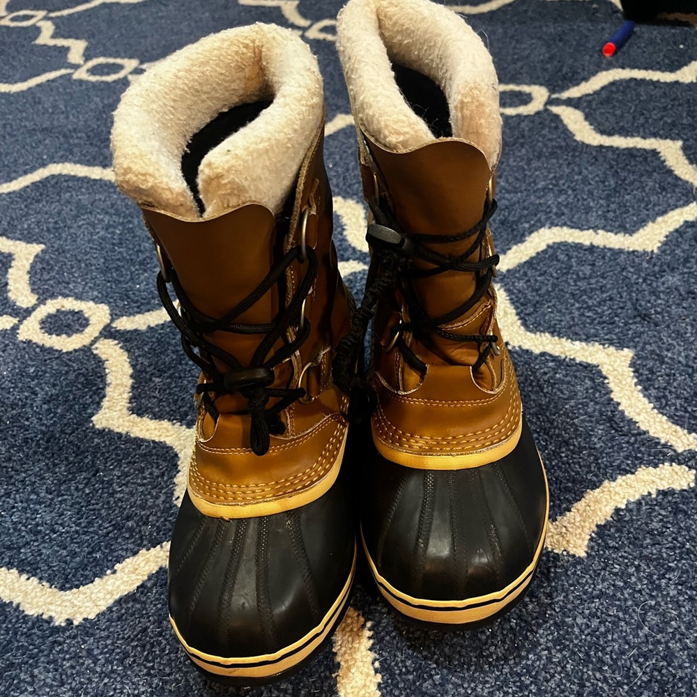 Sorel Unisex Boots. Kids size 6